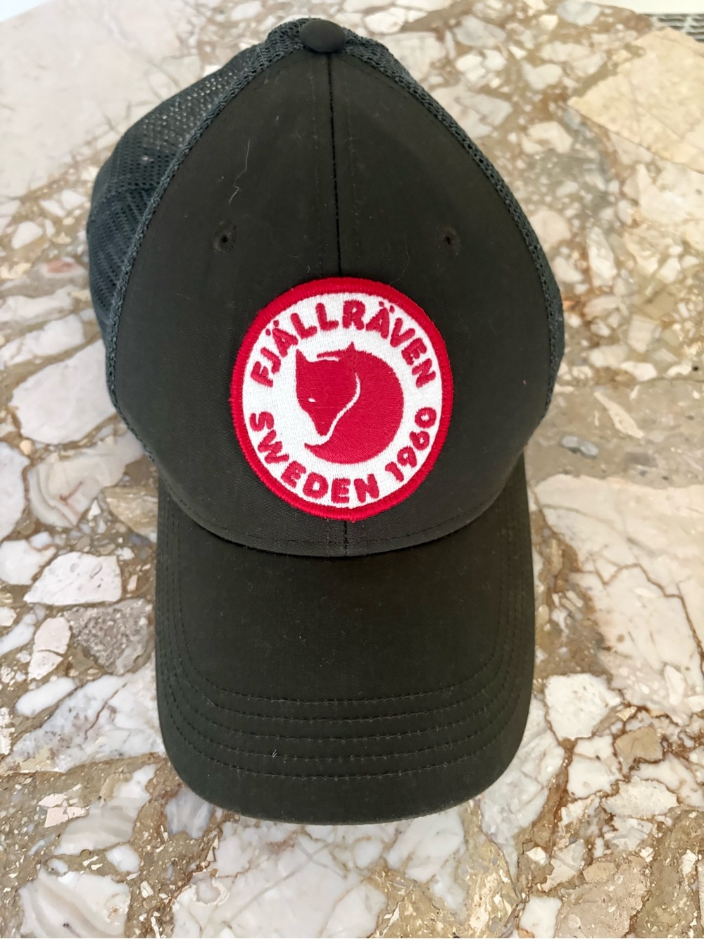 🦊 Fjällräven Trucker Hat - Mesh Back Logo Patch - Olive Green, S/M 🦊